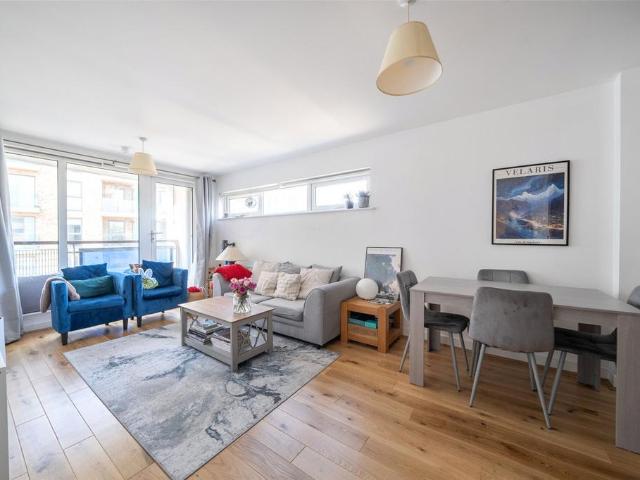 Flat for sale in Greenwich Town Centre, Greater London