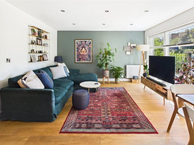 Flat for sale in Streatham Hill, Greater London