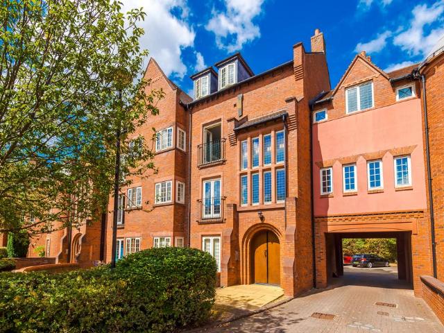 Flat for sale in Kingswood, Burtonwood and Westbrook