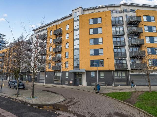 Flat for sale in Greenwich Town Centre, Greater London