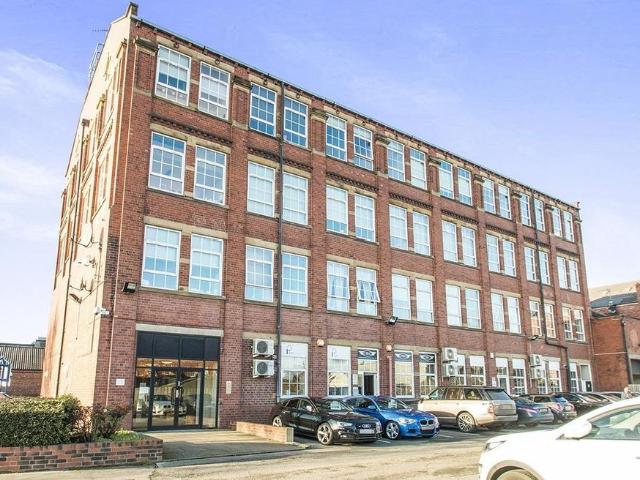Flat for sale in West Yorkshire