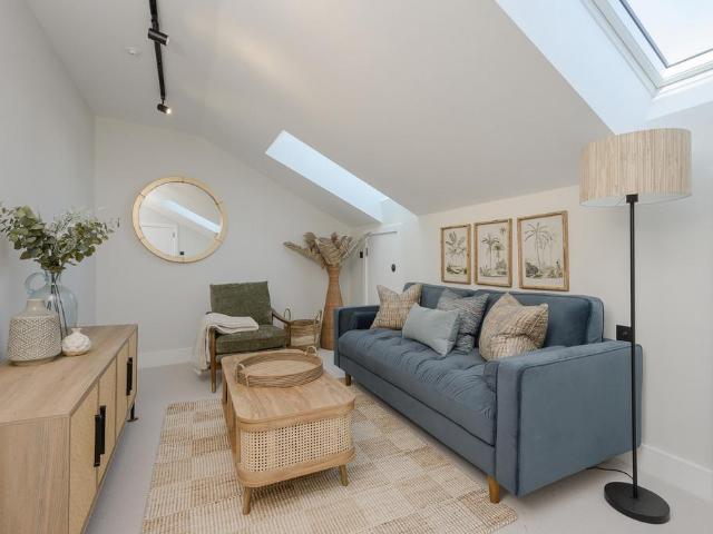 Flat for sale in East Sheen, Greater London