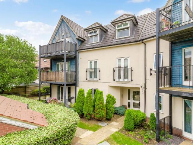 Flat for sale in Monkston Park, Milton Keynes