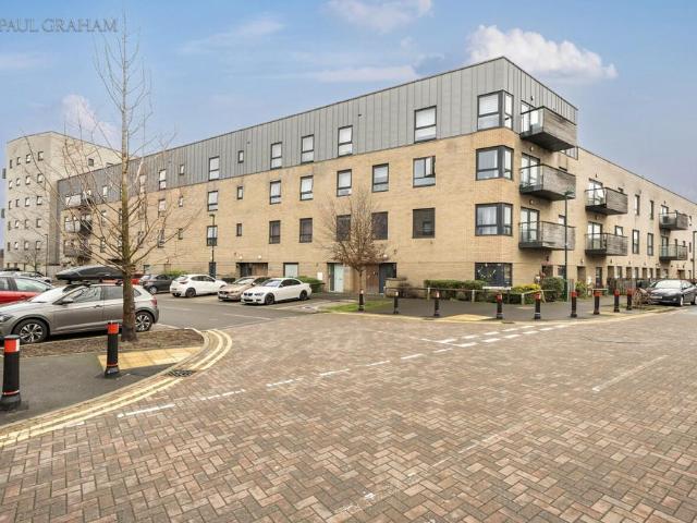 Flat for sale in The Wrythe, Greater London