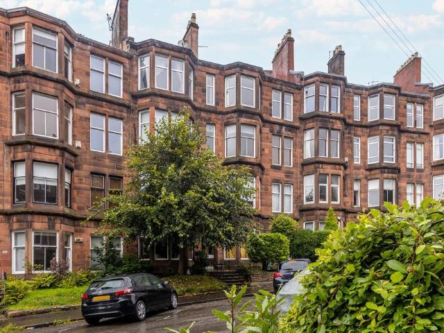 Flat for sale in Hyndland, Scotland