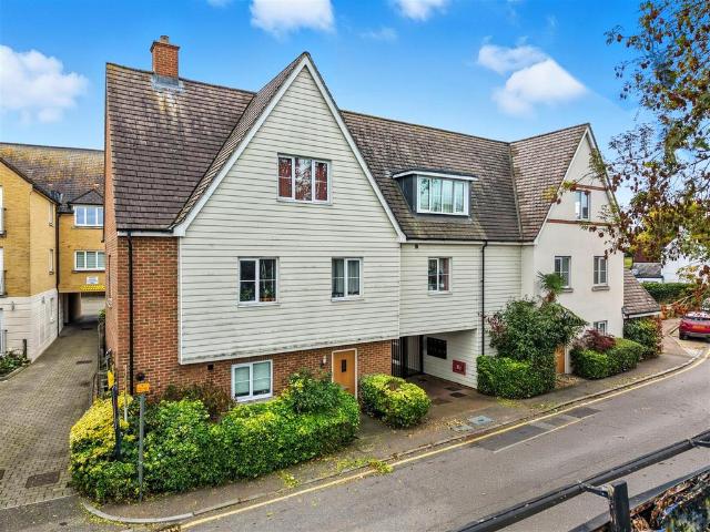 Flat for sale in Epping, Essex
