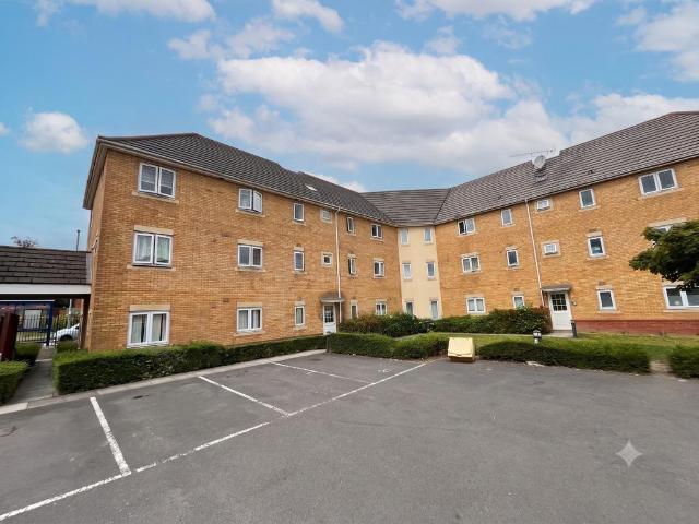 Flat for sale in Leagrave, Luton