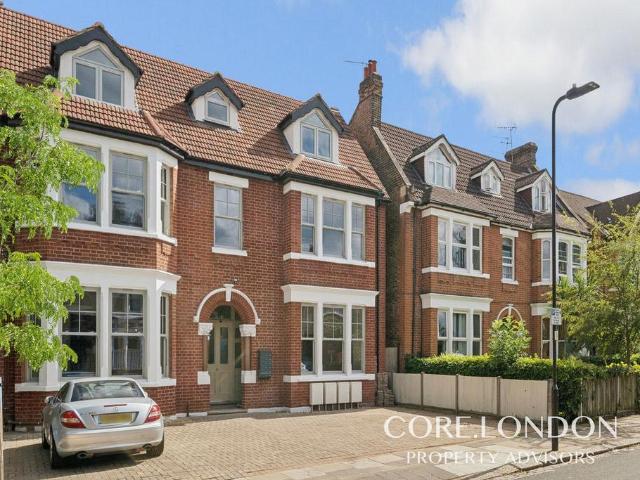 Flat for sale in London Borough of Ealing, Greater London