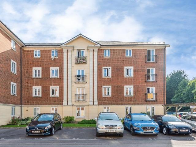 Flat for sale in Rodbourne, Swindon