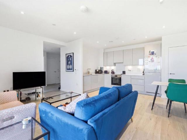 Flat for sale in Reach, Greater London