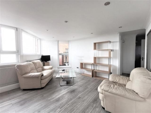 Flat for sale in Brompton, Greater London
