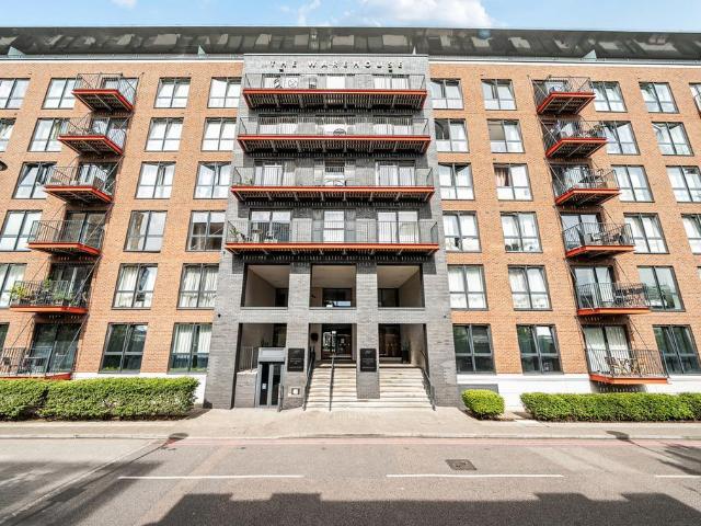 Flat for sale in Glyndon, Greater London