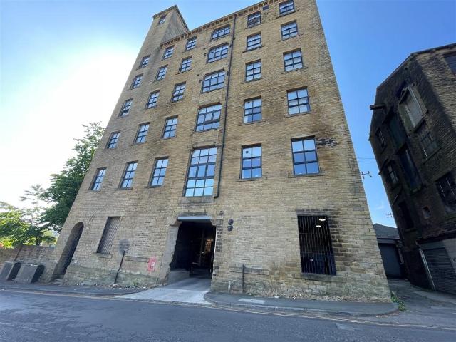 Flat for sale in Boothtown, Halifax