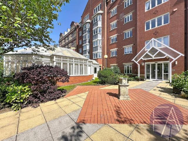 Flat for sale in Southport, Sefton