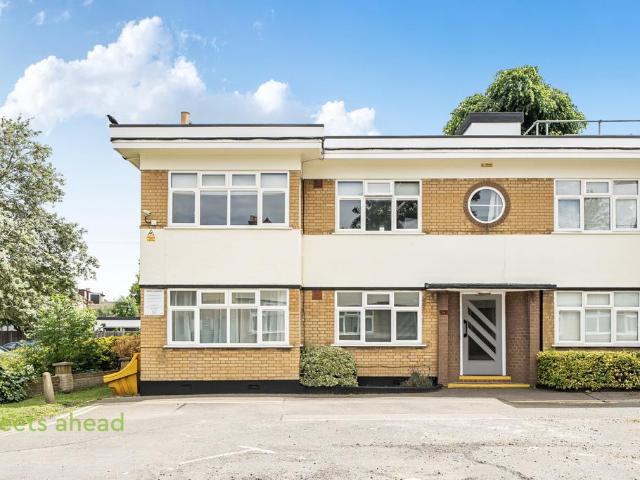 Flat for sale in London Borough of Croydon, Greater London