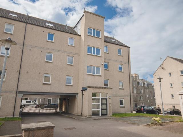 Flat for sale in Ballindoch, Scotland