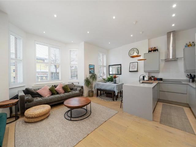 Flat for sale in West Norwood, Greater London