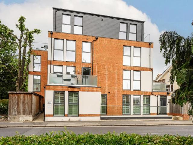 Flat for sale in London Borough of Merton, Merton Park