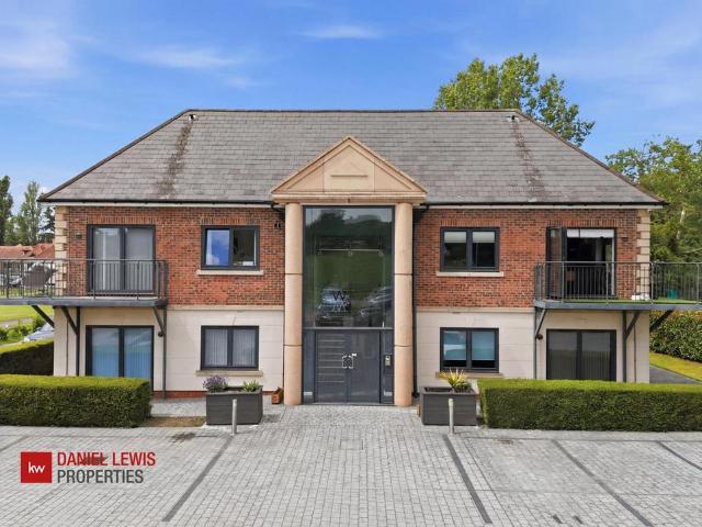 Flat for sale in Chigwell, Epping