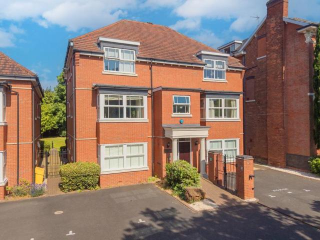 Flat for sale in Maney, Sutton Coldfield