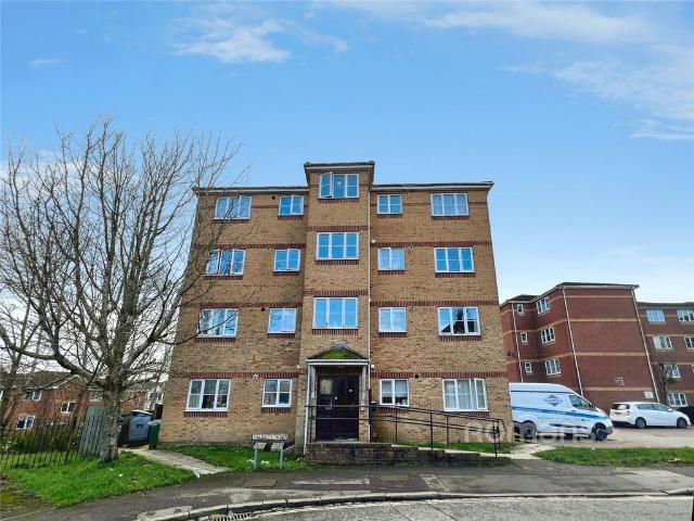 Flat for sale in Cargate, Aldershot