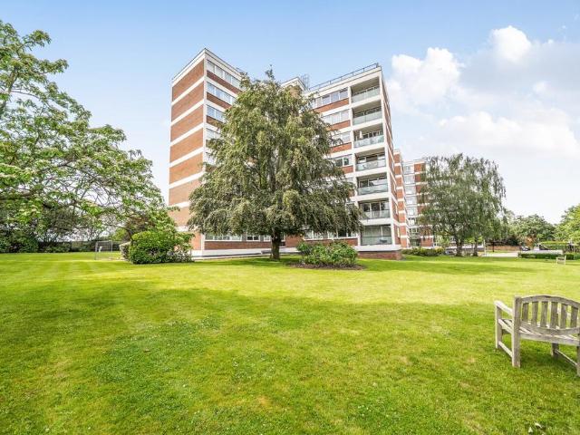 Flat for sale in Muswell Hill, Greater London