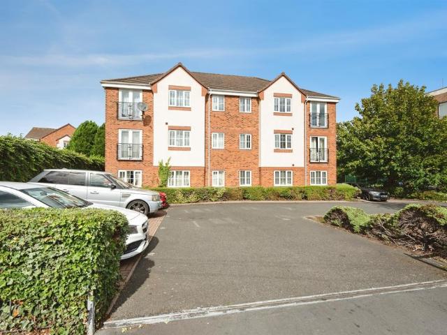 Flat for sale in Tat Bank, Oldbury
