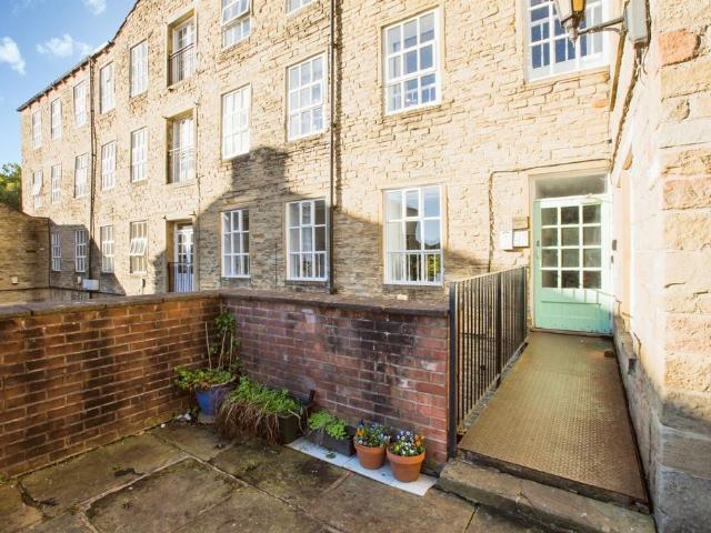 Flat for sale in Sowerby Bridge, Calderdale