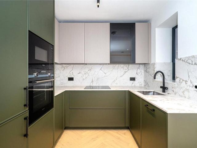 Flat for sale in Brondesbury, Greater London
