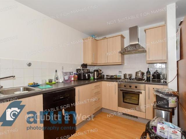 Flat for sale in Horsham, West Sussex