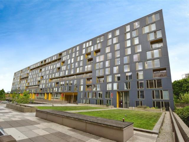 Flat for sale in Richmond Hill, West Yorkshire