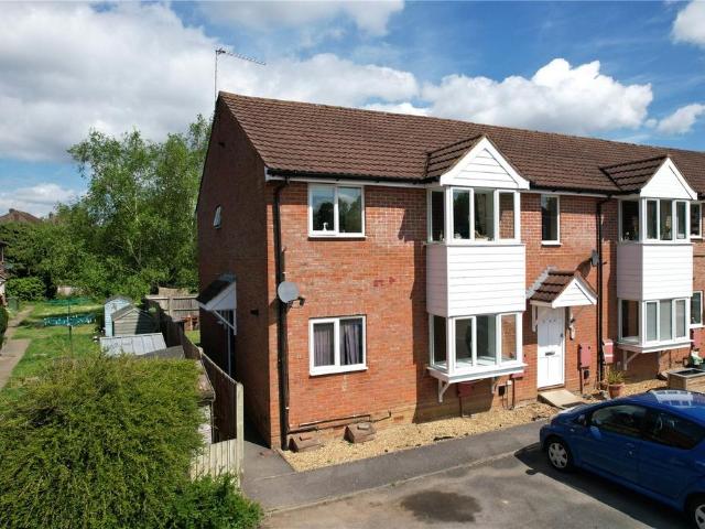 Flat for sale in Westborough, Surrey