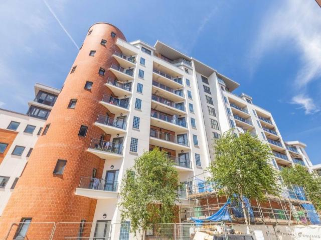 Flat for sale in Slough