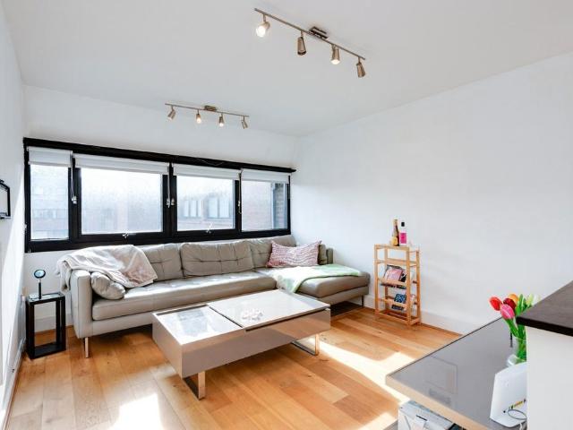 Flat for sale in Golders Green, Greater London