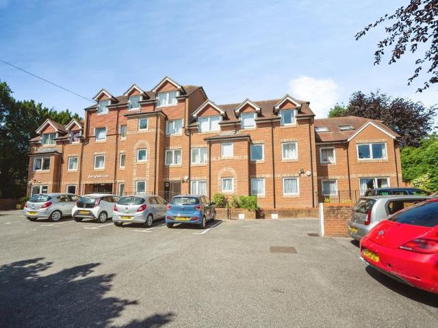 Flat for sale in Brook Street, Bourne Vale