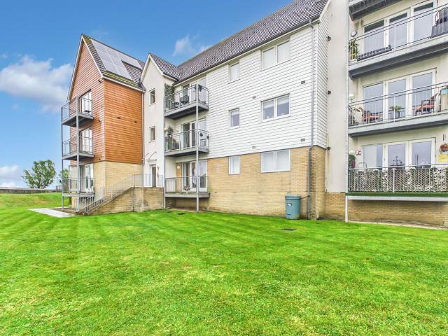 Flat for sale in St. Marys Island, Gillingham
