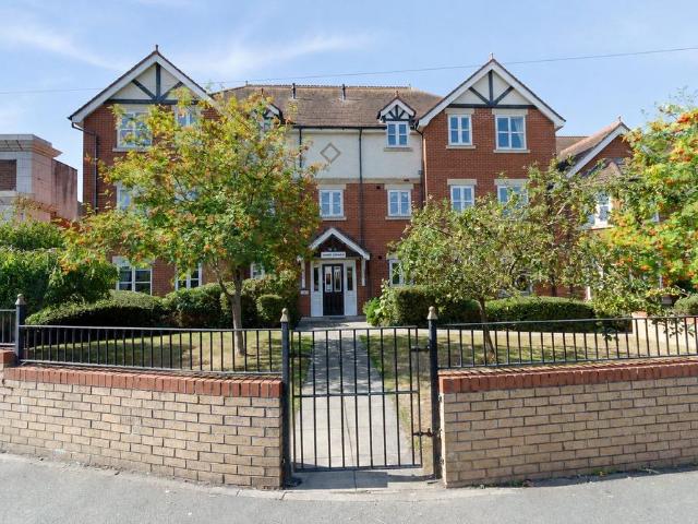 Flat for sale in Colwyn Bay, Wales