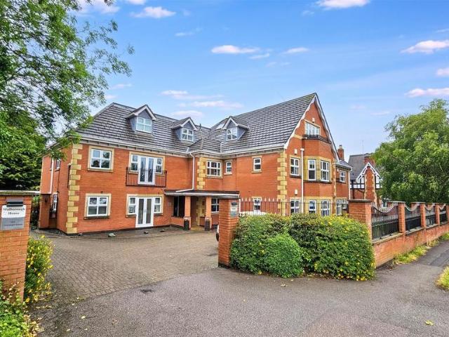 Flat for sale in Pinfold, Leicestershire