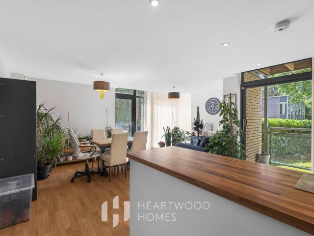 Flat for sale in St Albans, Five Acres
