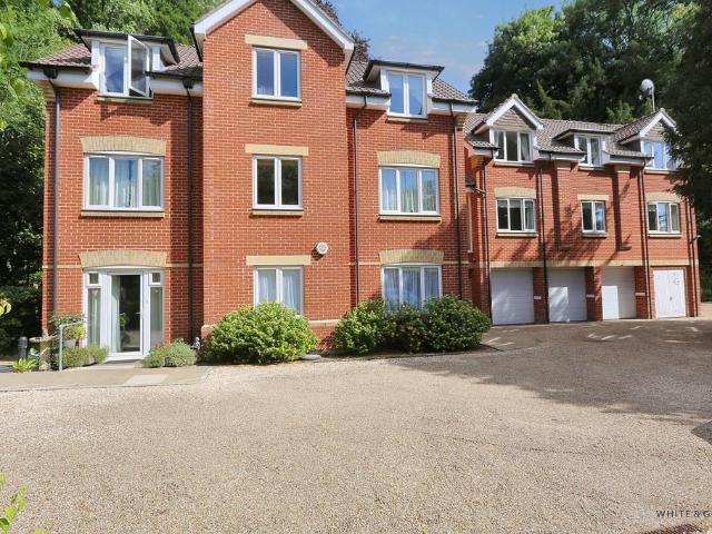 Flat for sale in Northbrook, Winchester