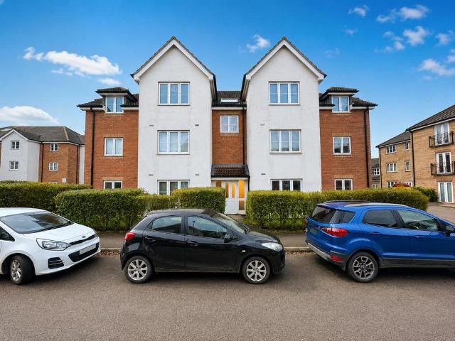Flat for sale in Northampton, Northamptonshire