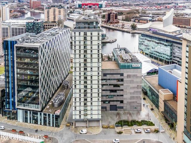 Flat for sale in MediaCityUK, Salford
