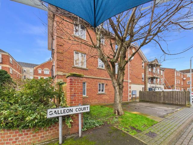 Flat for sale in Victoria Dock, Hull