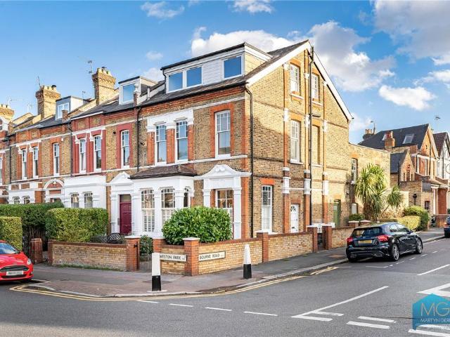 Flat for sale in Ferme Park, Greater London