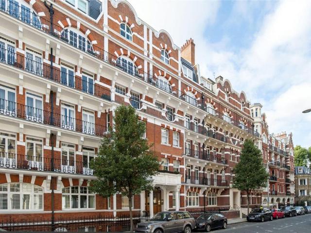 Flat for sale in Brompton, Greater London