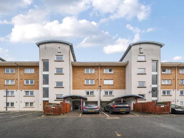 Flat for sale in Northumberland Heath, Greater London
