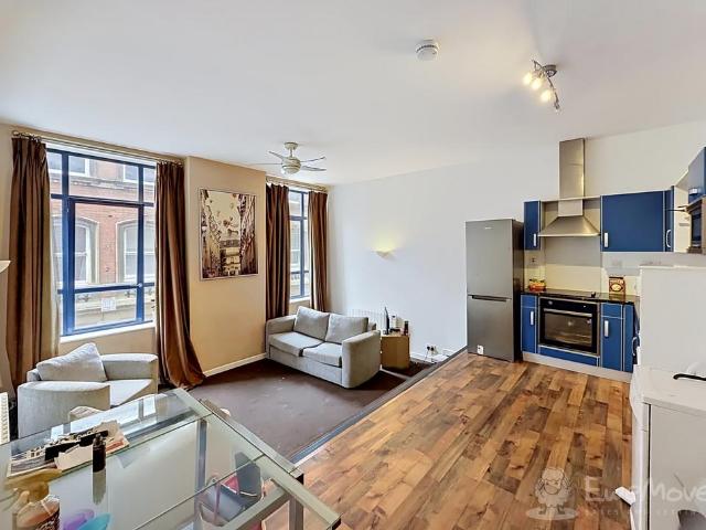 Flat for sale in St Clements, Worcestershire