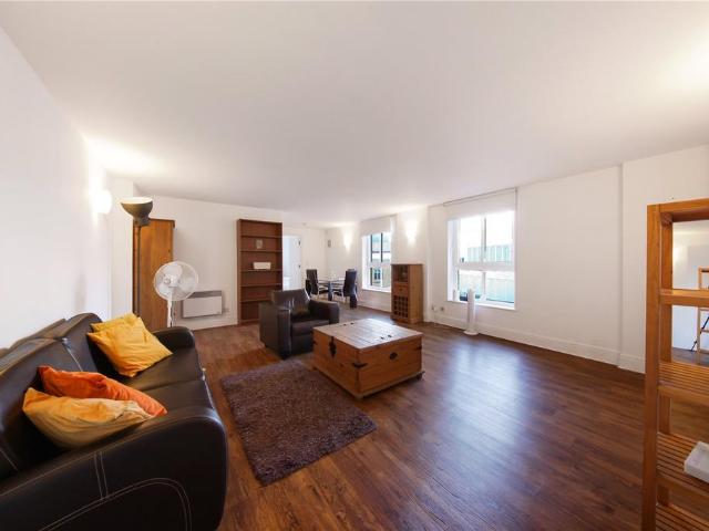 Flat for sale in St. George in the East, Whitechapel