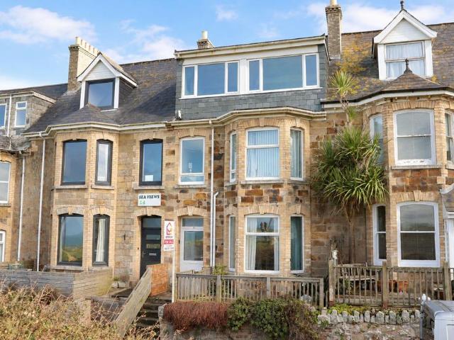 Flat for sale in Newquay, Cornwall