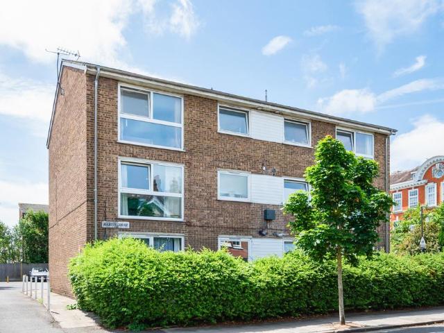 Flat for sale in London Borough of Merton, South Wimbledon